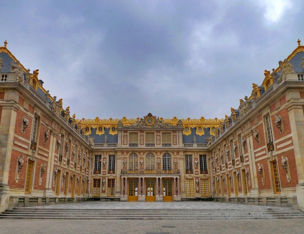 Lumières éteintes plus tôt à Versailles et au Louvre pour cause de sobriété énergétique