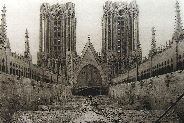 La charpente en béton de la cathédrale de Reims