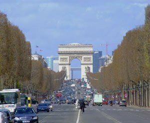 Les Champs-Elysées à Paris vont être verdis et rafraîchis